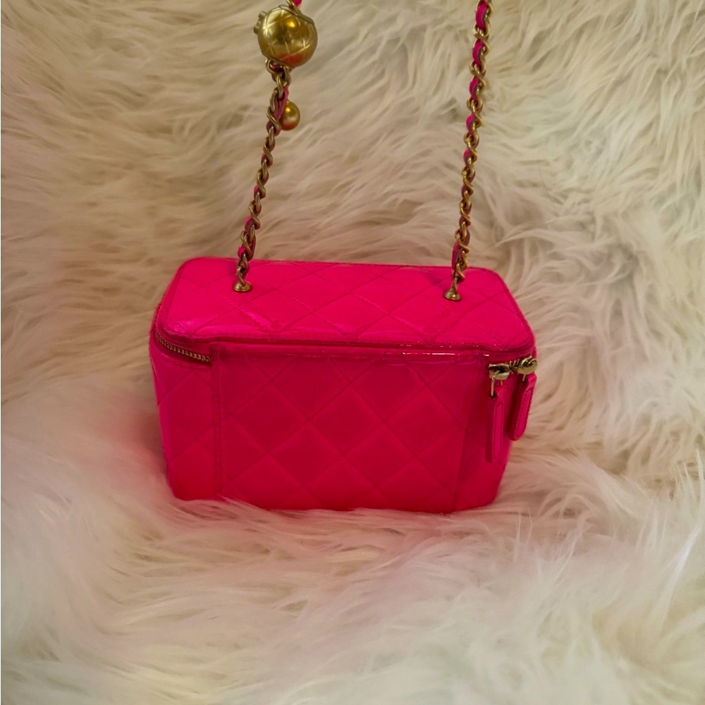 Barbie Hot Pink Chanel Vanity Handbag - Picture 3 of 16